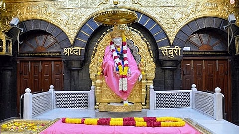 शिर्डी साईदर्शनावर घातली मर्यादा