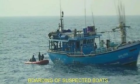 तटरक्षक दलाची कामगिरी : ३ बोटी ताब्यात घेत शस्त्रांसह ५००० कोटींचे ड्रग्ज जप्त