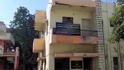 जळगाव वसतिगृह प्रकरण; तृप्ती घोडमिसे यांच्या अध्यक्षतेखाली चौकशीस सुरूवात