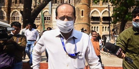 अँटिलिया स्फोटक प्रकरण : सचिन वाझेंच्या कार्यालयातून लॅपटॉप, मोबाईल, कागदपत्रे जप्त