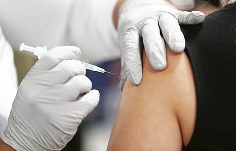 दोन डोसमधील अंतर दुप्पट करण्याची शिफारस केलीच नव्हती.. शास्त्रज्ञांचा धक्कादायक दावा