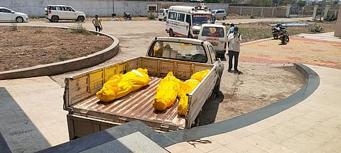 वाशीममध्ये कोरोना मृतदेह माल वाहनातून नेल्याचा प्रकार…