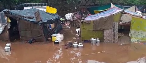 तौक्ते वादळाच्या तडाख्यानंतरही कोकणातली परिस्थिती जैसे थेच; तुफान पावसामुळे अनेक संसार पाण्याखाली