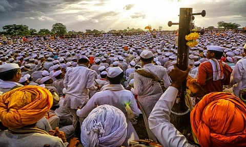 पालखीसोबत येणाऱ्या वारकऱ्यांचं लसीकरण करूनच त्यांना पंढरपुरात प्रवेश द्यावा, स्थानिकांची मागणी