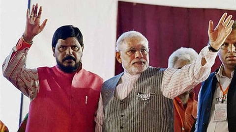 प्रशांत किशोर आणि शरद पवार यांच्या भेटीवर रामदास आठवले यांची कविता