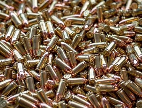 Mumbai Crime | आरे कॉलनीजवळील पार्किंगमध्ये ४८ जिवंत काडतुस