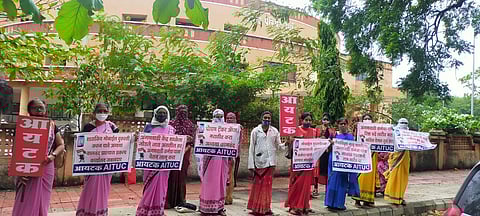 पोषण टँकर एप्सच्या विरोधात आयटक सह अंगणवाडी कर्मचाऱ्यांचा आंदोलन