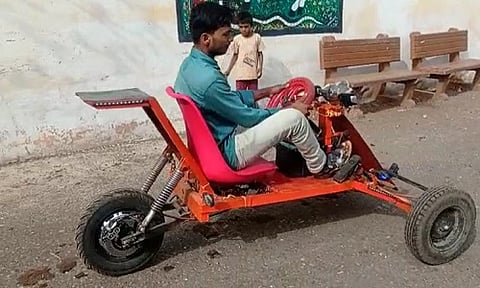 इंधन दरवाढीला पर्याय … नंदुरबारच्या युवकाने भंगारातून साकारली ‘तीन चाकी’