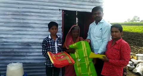 सोशल मीडियातून एक मदतीची हाक आणि निराधार आजींना मिळाले हक्काचे घर