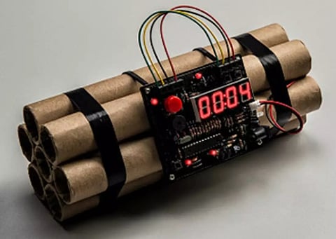 युट्युबवरून बनवला बॉम्ब… आणि थेट पोलीस स्टेशन गाठलं!