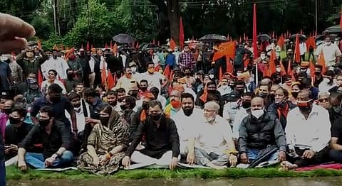 कोल्हापुरात भर पावसात मूक आंदोलन; संभाजीराजे, आंबेडकर, चंद्रकांत पाटलांची उपस्थिती