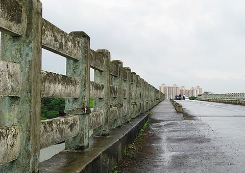 कल्याणच्या गांधारी पुलाला तडे ?; खबरदारी म्हणून वाहतूक बंद