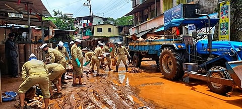 पूरग्रस्तांच्या मदतीला निरंकारी मिशन; दररोज 200 सेवादल करतायत बाधित घरांची साफसफाई
