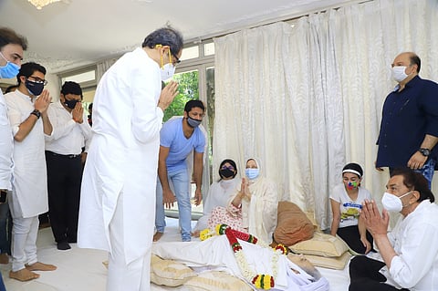 मुख्यमंत्र्यांनी घेतली ज्येष्ठ अभिनेते दिलीपकुमार यांच्या पार्थिवाचे अंत्यदर्शन