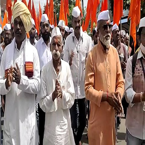 भिडे गुरुजींनी बंडातात्या कराडकर यांच्यावरील कारवाईचा निषेध करत काढला मोर्चा..