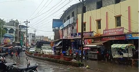 भिवंडीत सकाळ पासून मुसळधार पाऊस, रस्ते पाण्याखाली