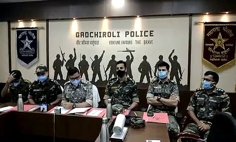 नक्षलसप्ताह | ८ लाख रुपये बक्षीस असणाऱ्या माओवाद्यांचे आत्मसमर्पण