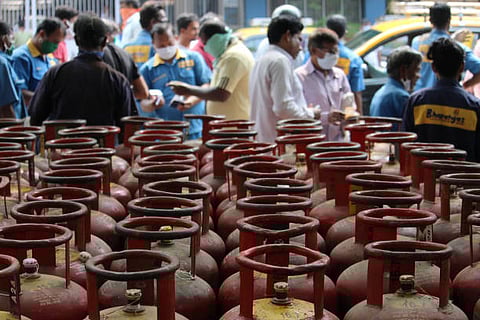 People buy liquid petroleum gas (LPG) cylinders during a curfew in response to the outbreak of the Coronavirus (COVID-19) pandemic on March 27, 2020 in Mumbai, India. (Photo by Himanshu Bhatt/NurPhoto via Getty Images)