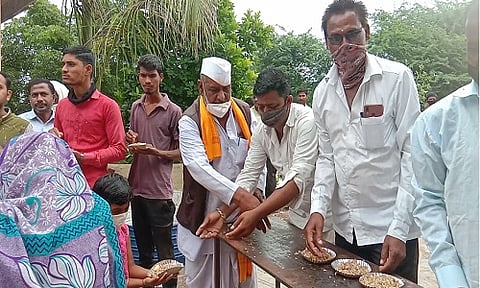 संगमनेरच्या प्रतिआळंदीत आषाढीनिमित्त दोन क्विंटल खिचडी वाटप!