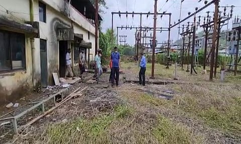 पूरग्रस्त भागात आणखी १० दिवस ‘अंधार’, टॉवर कोसळल्याने वीजपुरवठा खंडीत