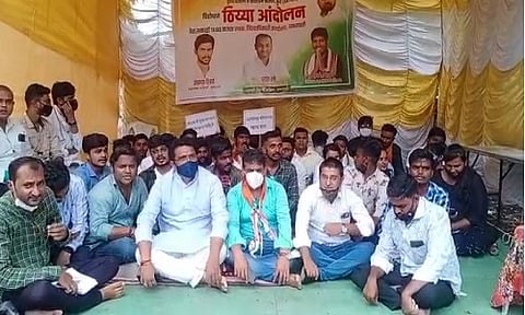 अमरावतीत राष्ट्रवादीचं धरणे आंदोलन; कृषी तंत्रनिकेतन पदवीसाठी कार्यकर्ते जिल्हाधिकारी कार्यालयावर