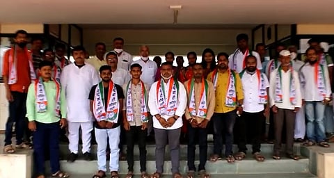 पलुस-कडेगावात भाजपला खिंडार.. संतगाव ग्रामपंचायत सदस्यांसह संपूर्ण भाजप राष्ट्रवादीत विलीन