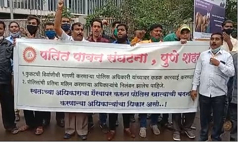 फुकट बिर्याणी मागणाऱ्या पोलिसांचं निलंबन करा”, पुण्यात आंदोलन सुरू