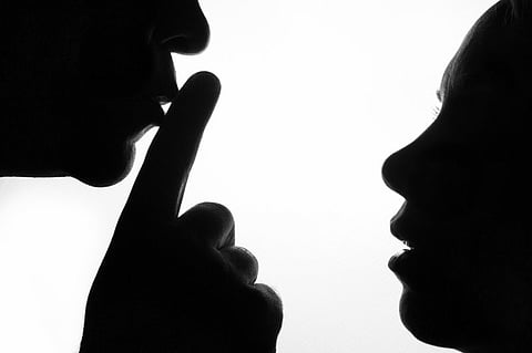 sexual Harassment | विद्यार्थ्यांनीकडे शरीर सुखाची मागणी करणाऱ्या शिक्षकाची पुण्यात निघाली धिंड