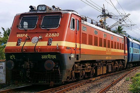 कोकणातील चाकरमान्यांना गणपतीसाठी ‘गिफ्ट’, एलटीटीवरून ५ गाड्या सुटणार