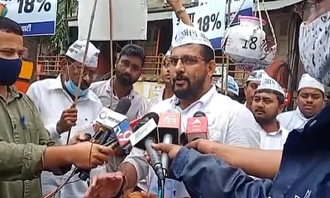 कोल्हापुरात आम आदमी पार्टीच्या वतीने टक्केवारीची ‘हंडी फोडो’ आंदोलन