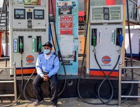 नाशिकमध्ये ‘नो हेल्मेट नो पेट्रोल’ मोहीम