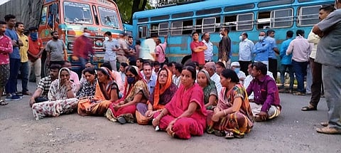 एसटी चालकाचं सुसाईड; न्यायासाठी आंदोलन करणाऱ्यांवर गुन्हे दाखल