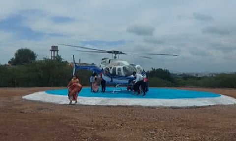 रक्षाबंधनानिमित्त गावकऱ्यांनी बहिणींसाठी केली ‘हेलिकॉप्टर सफर’