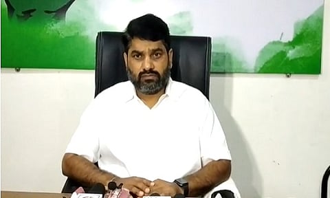 मंदिरे उघडण्यासाठी शंखनाद करण्यापेक्षा लस मिळवण्यासाठी शंखनाद करा