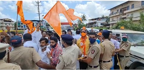 राणेंविरोधात शिवसेनेचं आक्रमक आंदोलन; कार्यकर्ते- पोलीस आमनेसामने