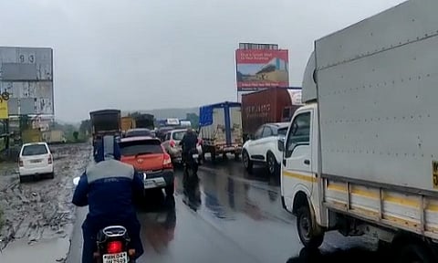 रक्षाबंधन २०२१ | मुंबई-नाशिक महामार्गावर वाहतूक कोंडी