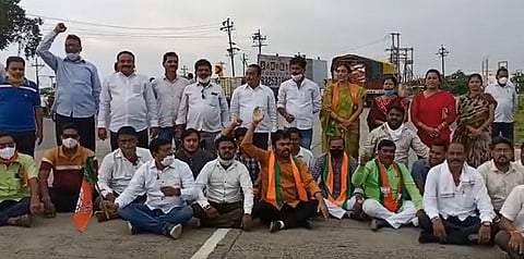 Narayan Rane Arrest | यवतमाळमध्ये भाजपचा रास्ता रोको;नारायण राणे यांच्या अटकेचा निषेध