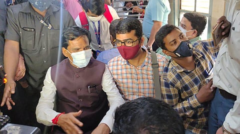 रावसाहेब दानवे यांचा लोकल प्रवास; गर्दी नियोजनावर महत्वाची बैठक