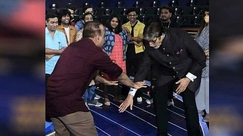 Viral Photo| जेव्हा समीर चौघुले समोर अभिनयाचे बादशहा आदराने झुकतात!