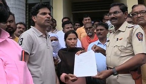 नगरपरिषद कर्मचार्याची आत्महत्या; शिवसेना महिला उपशहर प्रमुखांविरोधात गुन्हा