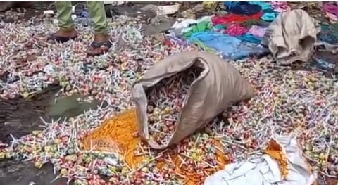 अंबरनाथच्या डम्पिंगवर पडला लॉलीपॉपचा खच, अज्ञाताने टाकले लॉलीपॉप