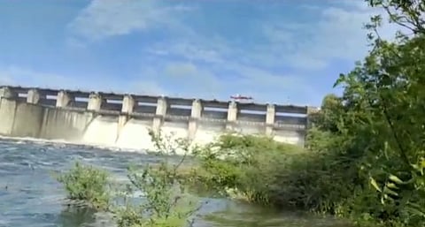 मांजरा धरण ‘ओव्हर फ्लो’, पाण्याचा विसर्ग सुरू