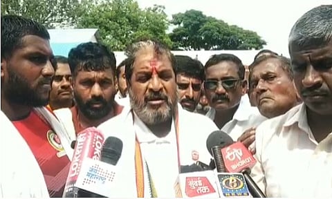 “वेळा प्रत्येकाच्या येत असतात, हिशोब चुकते करायला मी समर्थ!”