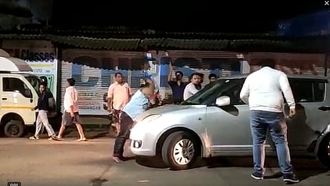 उल्हासनगरात मद्यधुंद तरुणीचा दारू पिऊन धिंगाणा