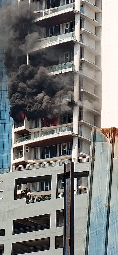 लालबागमधील इमारतीला भीषण आग; इमारत व्यवस्थापनावर कारवाई होणार- महापौर