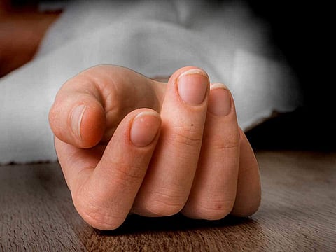 धक्कादायक ! दोन वर्षांचा चिमुकला आठव्या मजल्यावरुन कोसळला