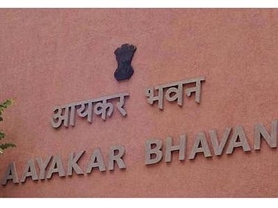 रिअल इस्टेट क्षेत्रातील मोठ्या समूहावर आयकराचे छापे