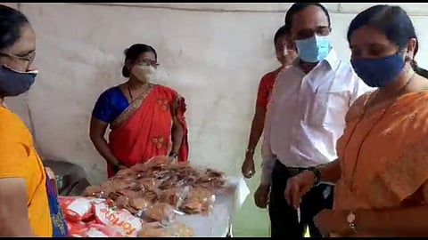 महिला बचत गटातर्फे दिवाळी फराळ साहित्य विक्री प्रदर्शन मेळाव्याचे आयोजन