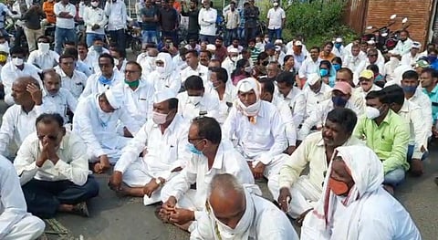 श्रीरामपुर-नेवासा मार्गावर रास्ता रोको