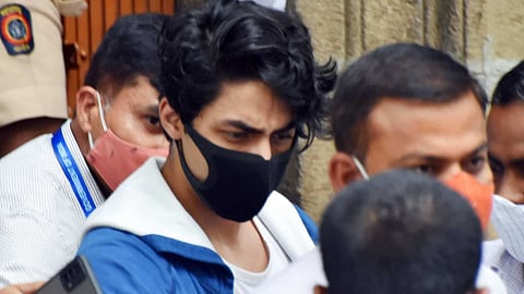 आर्यन खान येणार जेलबाहेर, जुही चावला सही करण्यासाठी कोर्टात